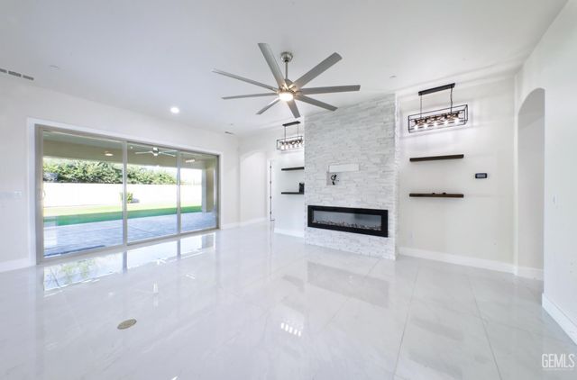 11520 Cloverfield Circle, Bakersfield, CA 93311