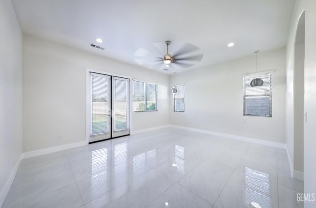 11520 Cloverfield Circle, Bakersfield, CA 93311