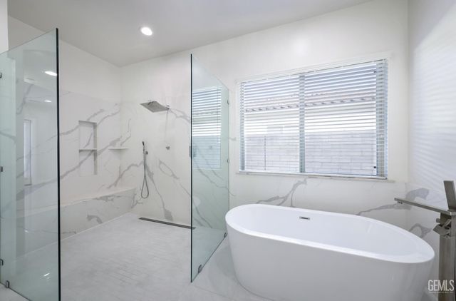 11520 Cloverfield Circle, Bakersfield, CA 93311