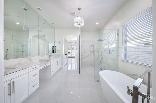 11520 Cloverfield Circle, Bakersfield, CA 93311