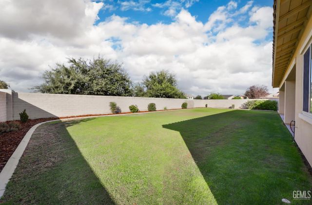 11520 Cloverfield Circle, Bakersfield, CA 93311