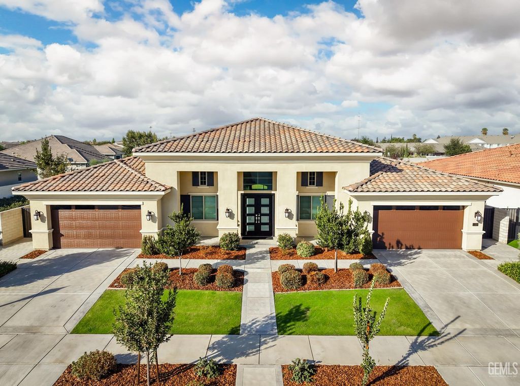 11520 Cloverfield Circle, Bakersfield, CA 93311