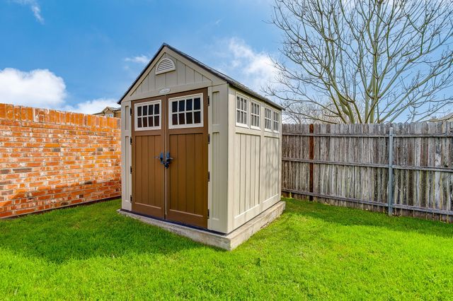 1320 Shelley Drive, Burleson, TX 76028