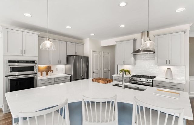 15 Emerald Run 10, Shrewsbury, MA 01545