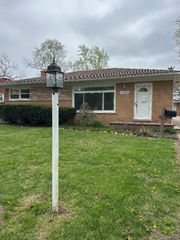 27201 Clairview Drive, Dearborn Heights, MI 48127