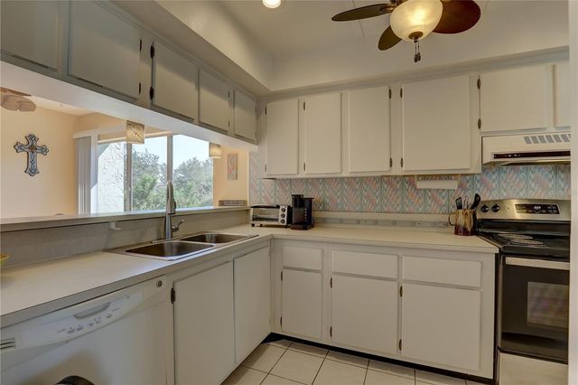 428 WINDRUSH BAY DRIVE 428, Tarpon Springs, FL 34689