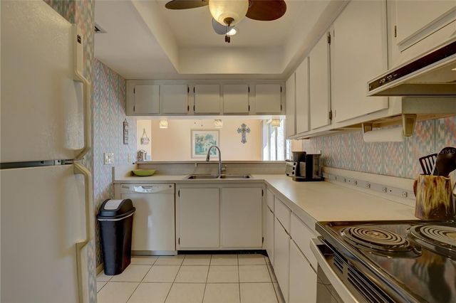 428 WINDRUSH BAY DRIVE 428, Tarpon Springs, FL 34689