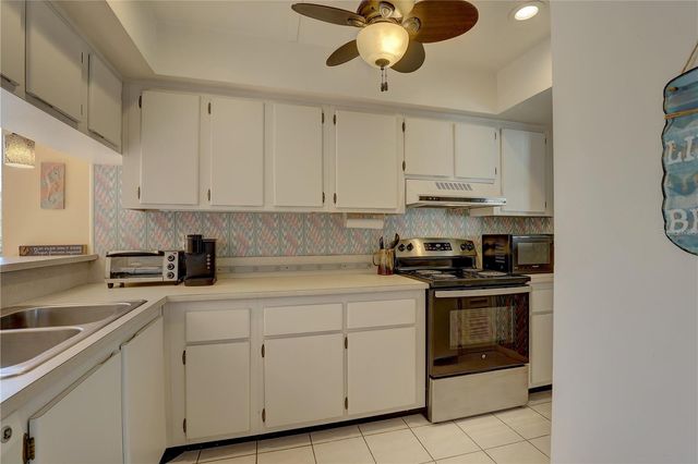 428 WINDRUSH BAY DRIVE 428, Tarpon Springs, FL 34689