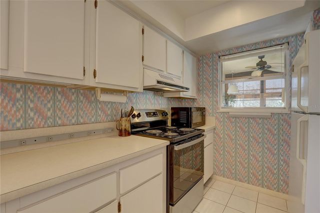 428 WINDRUSH BAY DRIVE 428, Tarpon Springs, FL 34689