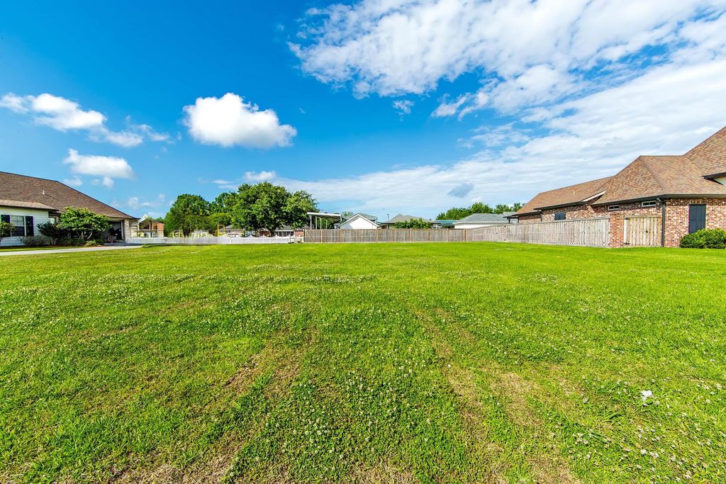 126 Godchaux Drive, Houma, LA 70360
