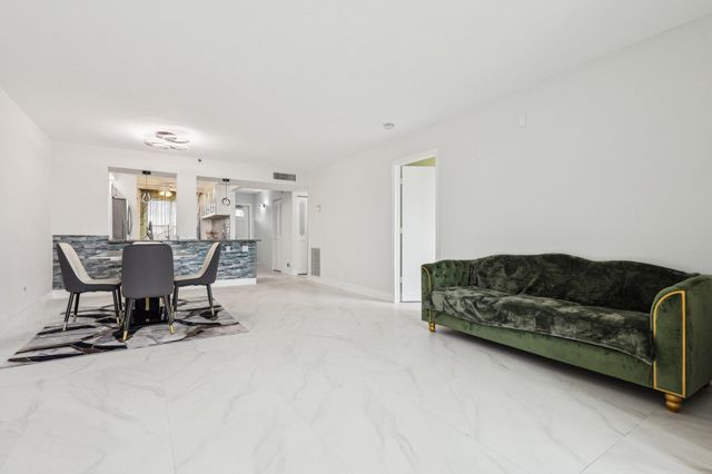 14575 Bonaire Boulevard 403, Delray Beach, FL 33446