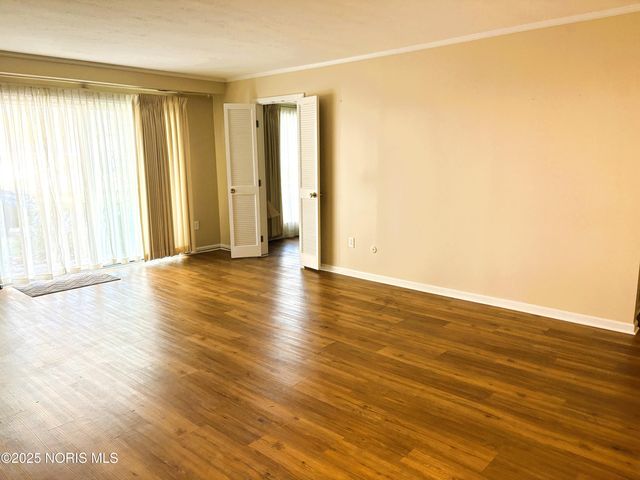 425 W Ridge Drive, Apt 6, Fostoria, OH 44830