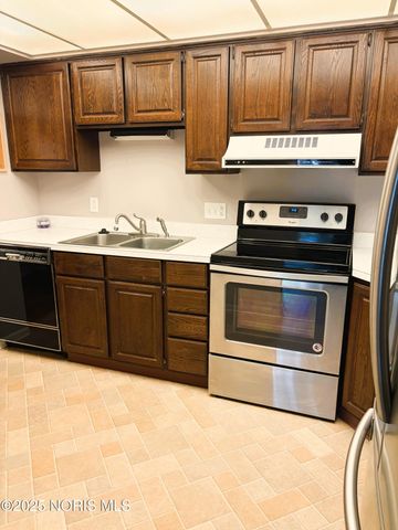 425 W Ridge Drive, Apt 6, Fostoria, OH 44830