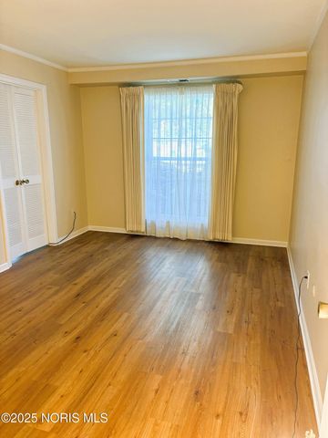 425 W Ridge Drive, Apt 6, Fostoria, OH 44830