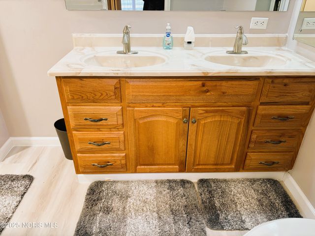 425 W Ridge Drive, Apt 6, Fostoria, OH 44830