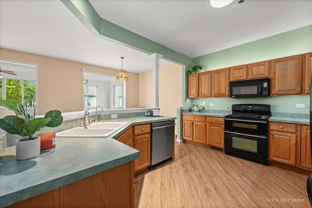 13215 Oakwood Avenue, Huntley, IL 60142