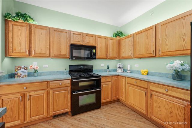 13215 Oakwood Avenue, Huntley, IL 60142