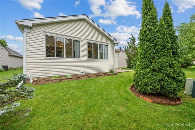 13215 Oakwood Avenue, Huntley, IL 60142