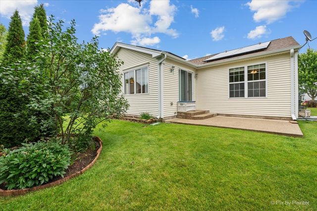 13215 Oakwood Avenue, Huntley, IL 60142