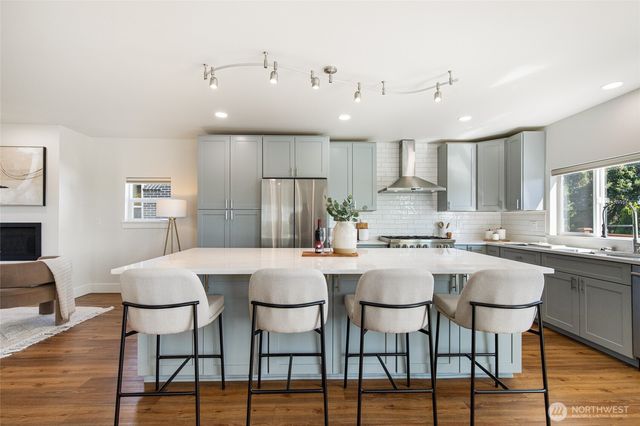 4010 35th Avenue SW, Seattle, WA 98126