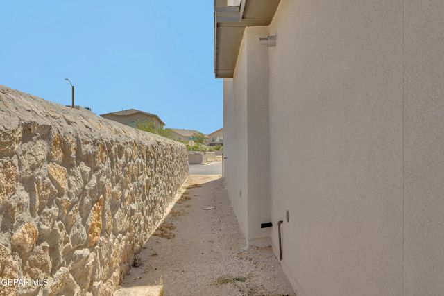 4560 MARK AVIZO, El Paso, TX 79938