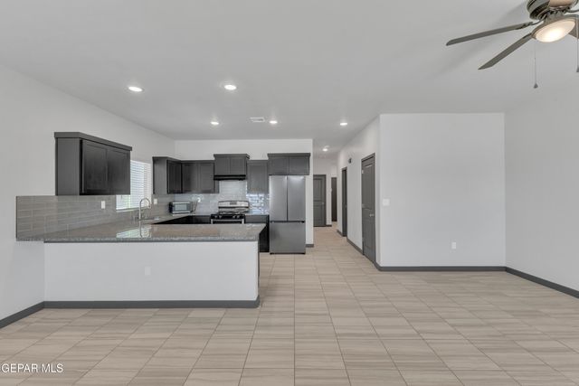4560 MARK AVIZO, El Paso, TX 79938