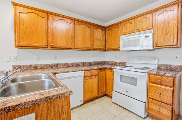 17 E SOUTHBROOK CT, Columbia, MO 65203