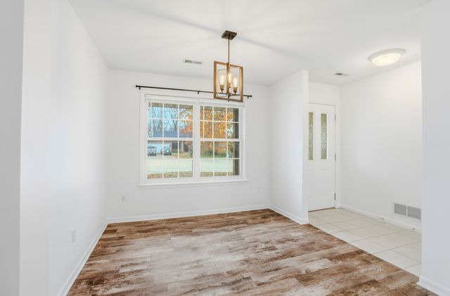 17 E SOUTHBROOK CT, Columbia, MO 65203