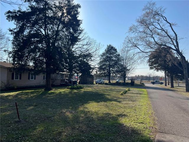 2304 E J Street, Russellville, AR 72802