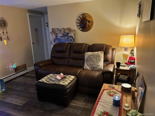 6 Arden Lane, Farmingville, NY 11738