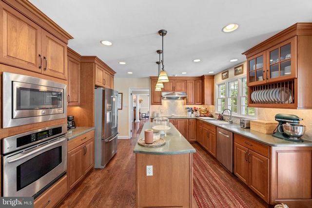 11 FOXCHASE RD, Malvern, PA 19355