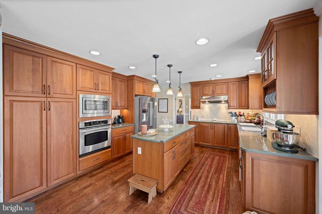 11 FOXCHASE RD, Malvern, PA 19355