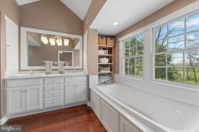 11 FOXCHASE RD, Malvern, PA 19355
