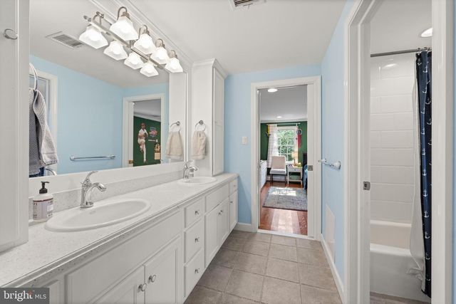11 FOXCHASE RD, Malvern, PA 19355