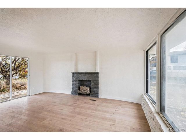 2110 Eagle Cir, Aurora, CO 80011