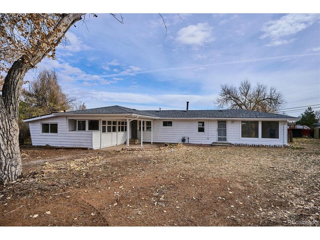 2110 Eagle Cir, Aurora, CO 80011
