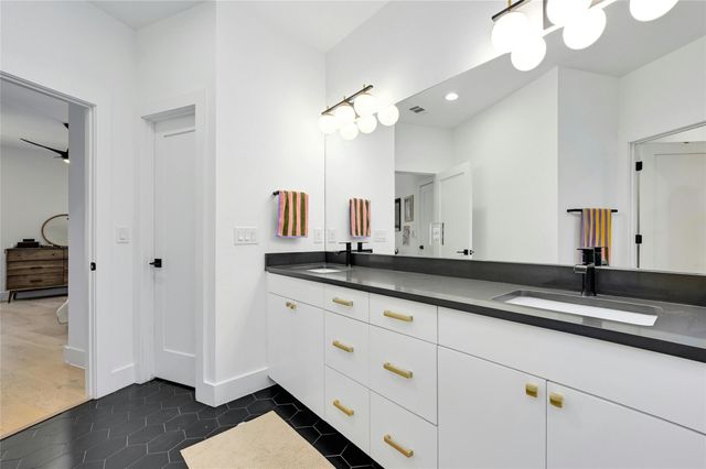 1187 Oak Grove Ave, Austin, TX 78702