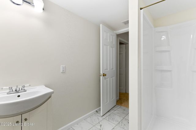 105 Sycamore Dr, Sycamore, KY 40223