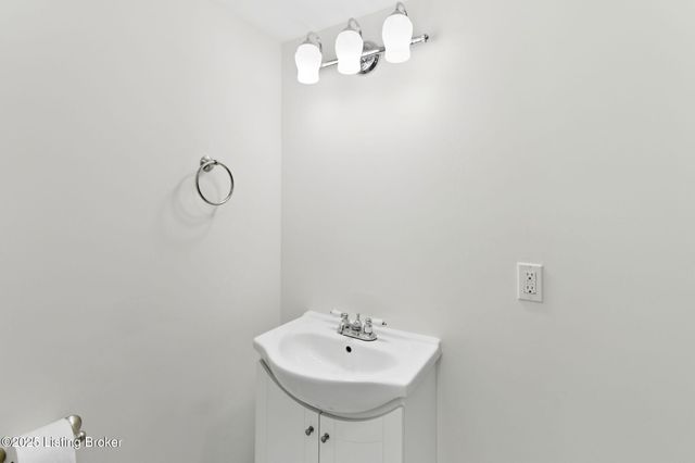 105 Sycamore Dr, Sycamore, KY 40223