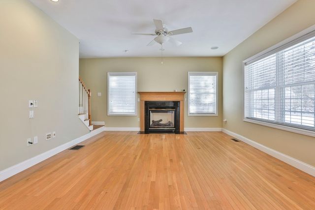 121 Cherrywood Dr, Nashua, NH 03062