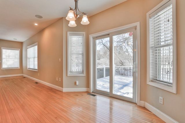 121 Cherrywood Dr, Nashua, NH 03062