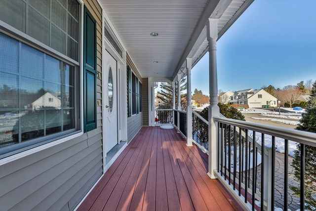 121 Cherrywood Dr, Nashua, NH 03062