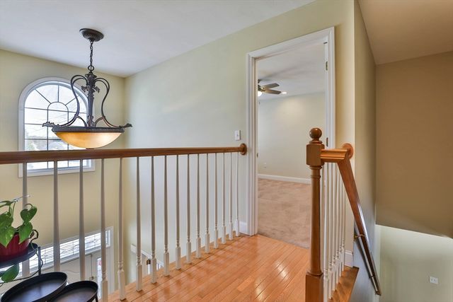 121 Cherrywood Dr, Nashua, NH 03062