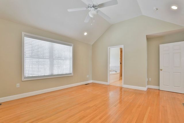 121 Cherrywood Dr, Nashua, NH 03062