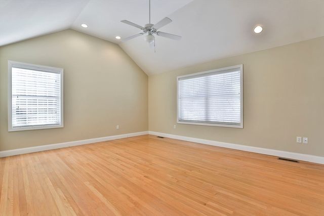 121 Cherrywood Dr, Nashua, NH 03062