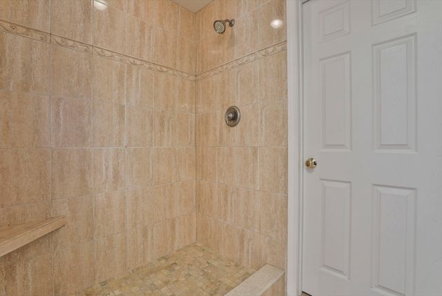 121 Cherrywood Dr, Nashua, NH 03062