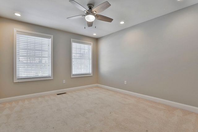 121 Cherrywood Dr, Nashua, NH 03062