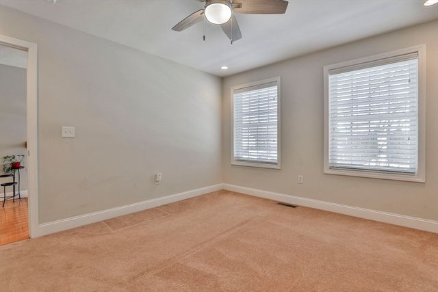 121 Cherrywood Dr, Nashua, NH 03062