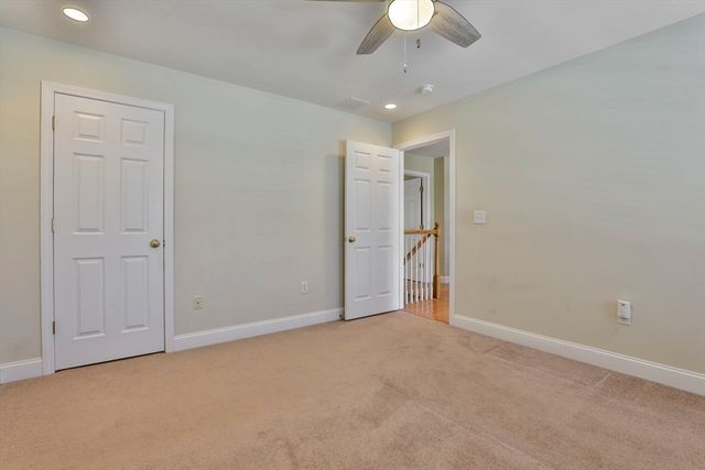 121 Cherrywood Dr, Nashua, NH 03062