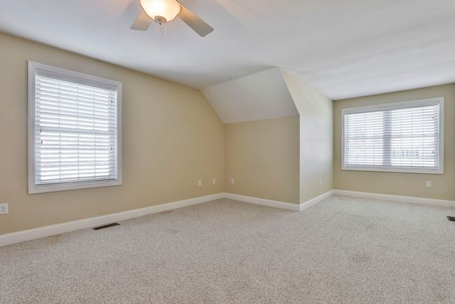 121 Cherrywood Dr, Nashua, NH 03062